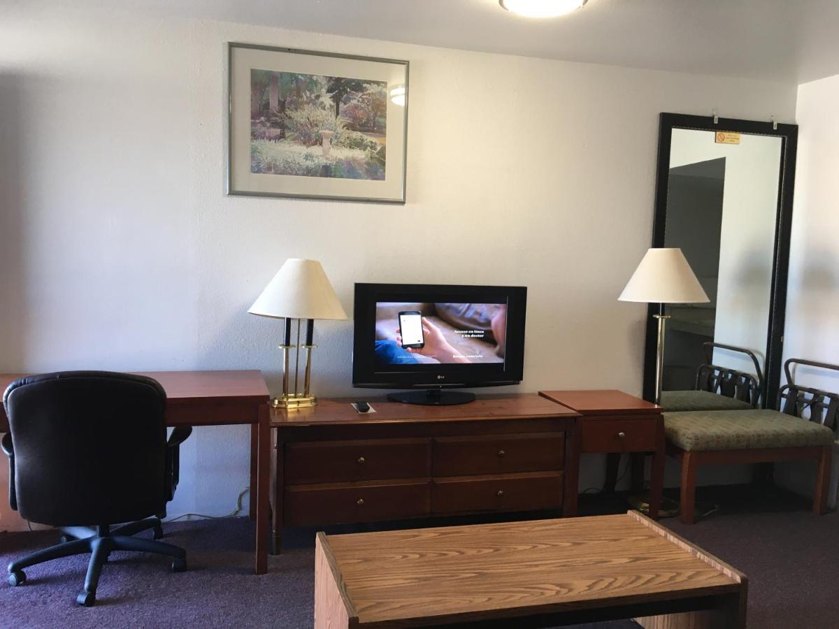 Maple Inn And Suites لوس بانوس المظهر الخارجي الصورة