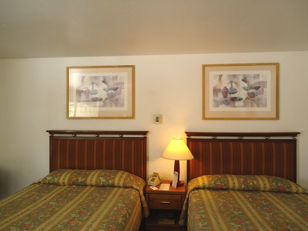 Maple Inn And Suites لوس بانوس المظهر الخارجي الصورة
