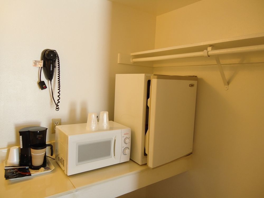 Maple Inn And Suites لوس بانوس المظهر الخارجي الصورة
