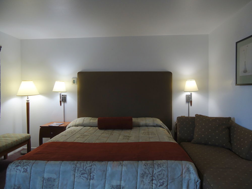 Maple Inn And Suites لوس بانوس المظهر الخارجي الصورة