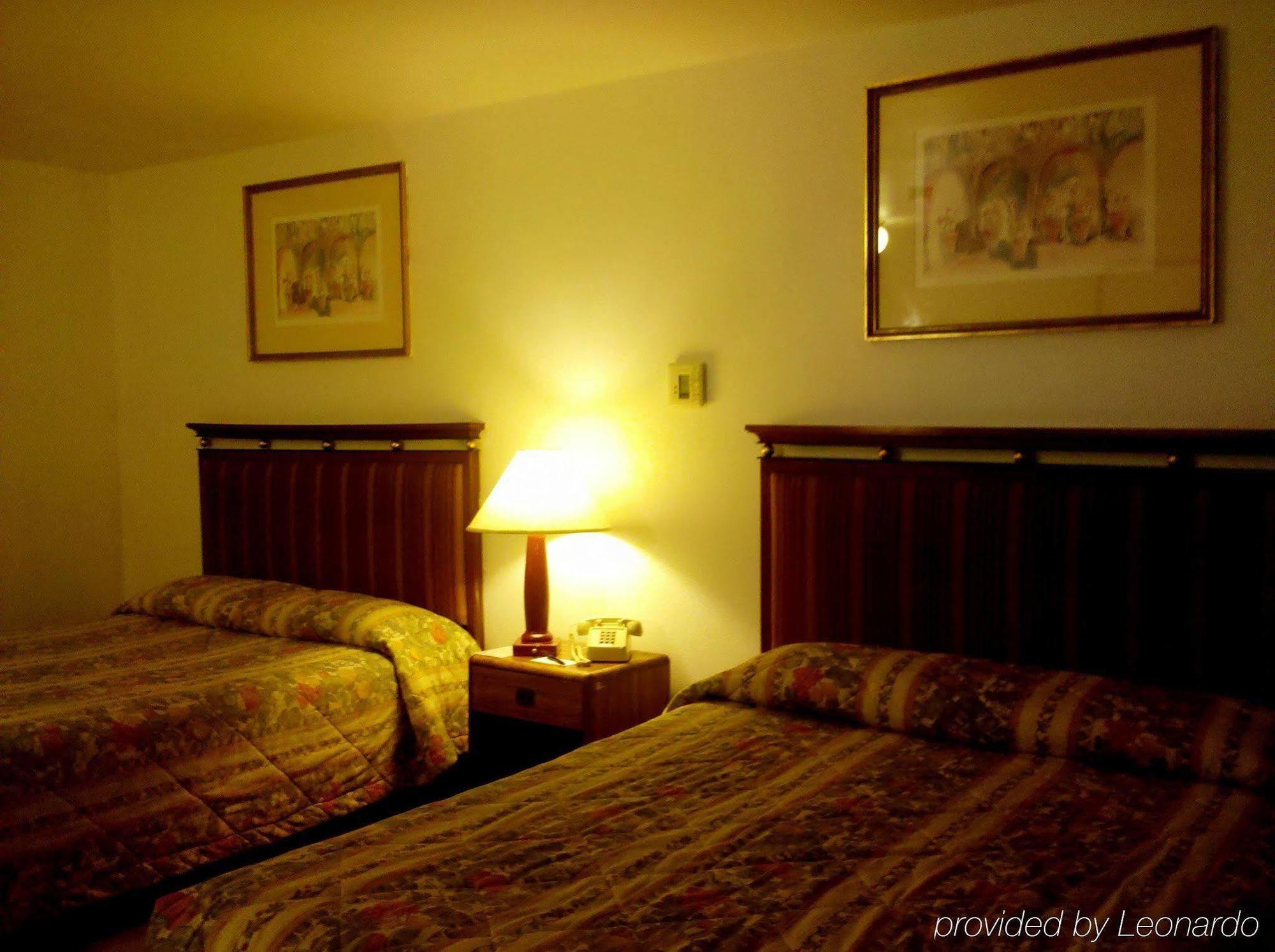 Maple Inn And Suites لوس بانوس الغرفة الصورة