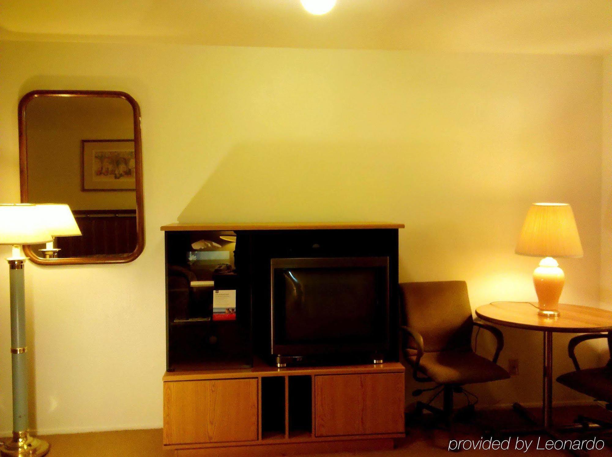 Maple Inn And Suites لوس بانوس الغرفة الصورة