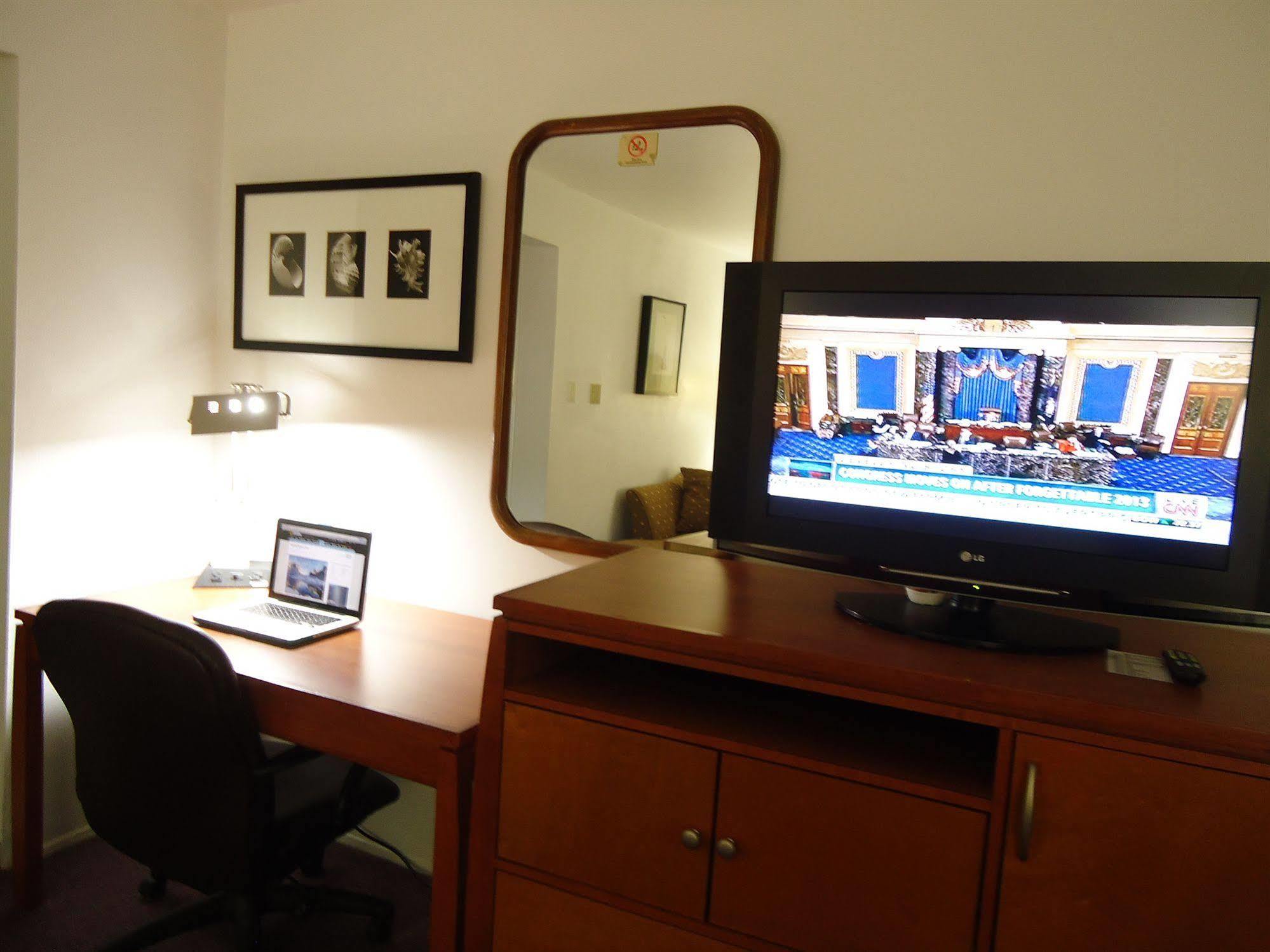 Maple Inn And Suites لوس بانوس المظهر الخارجي الصورة