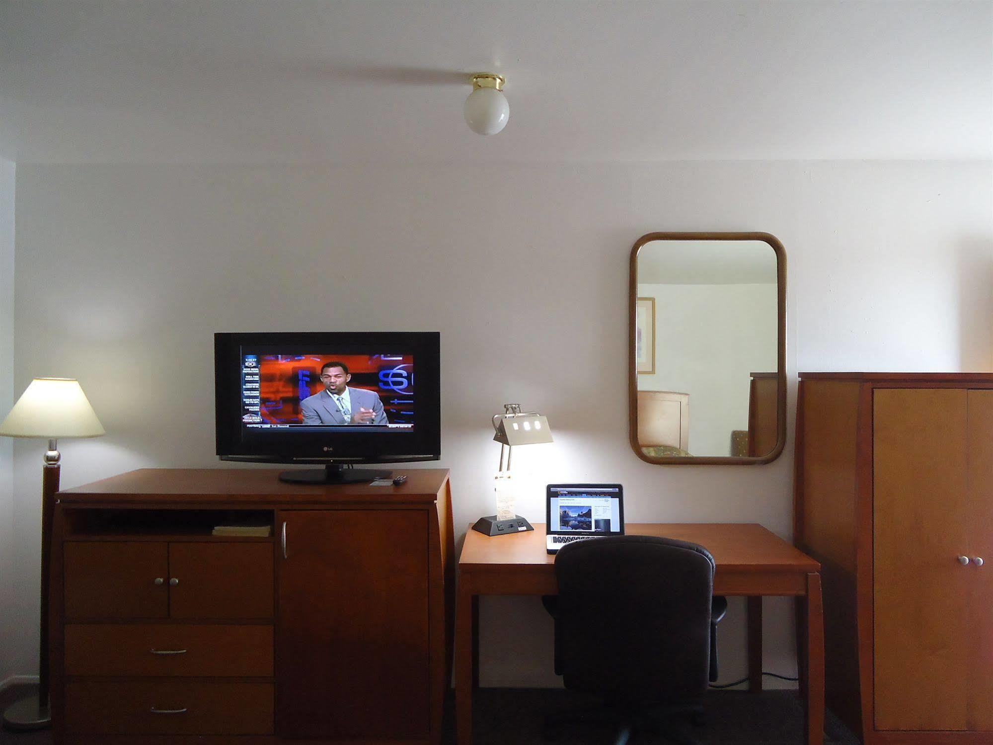 Maple Inn And Suites لوس بانوس المظهر الخارجي الصورة