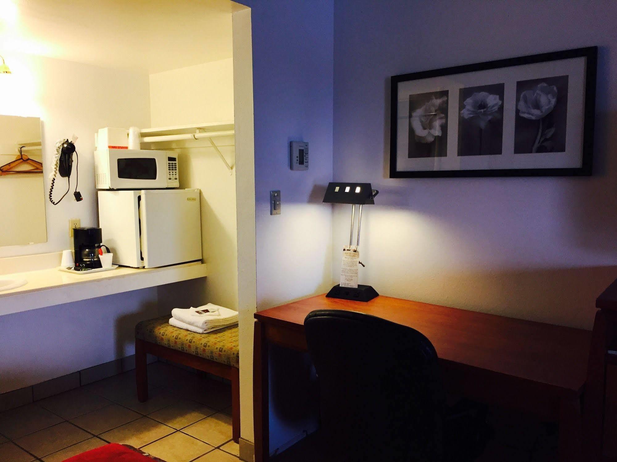 Maple Inn And Suites لوس بانوس المظهر الخارجي الصورة