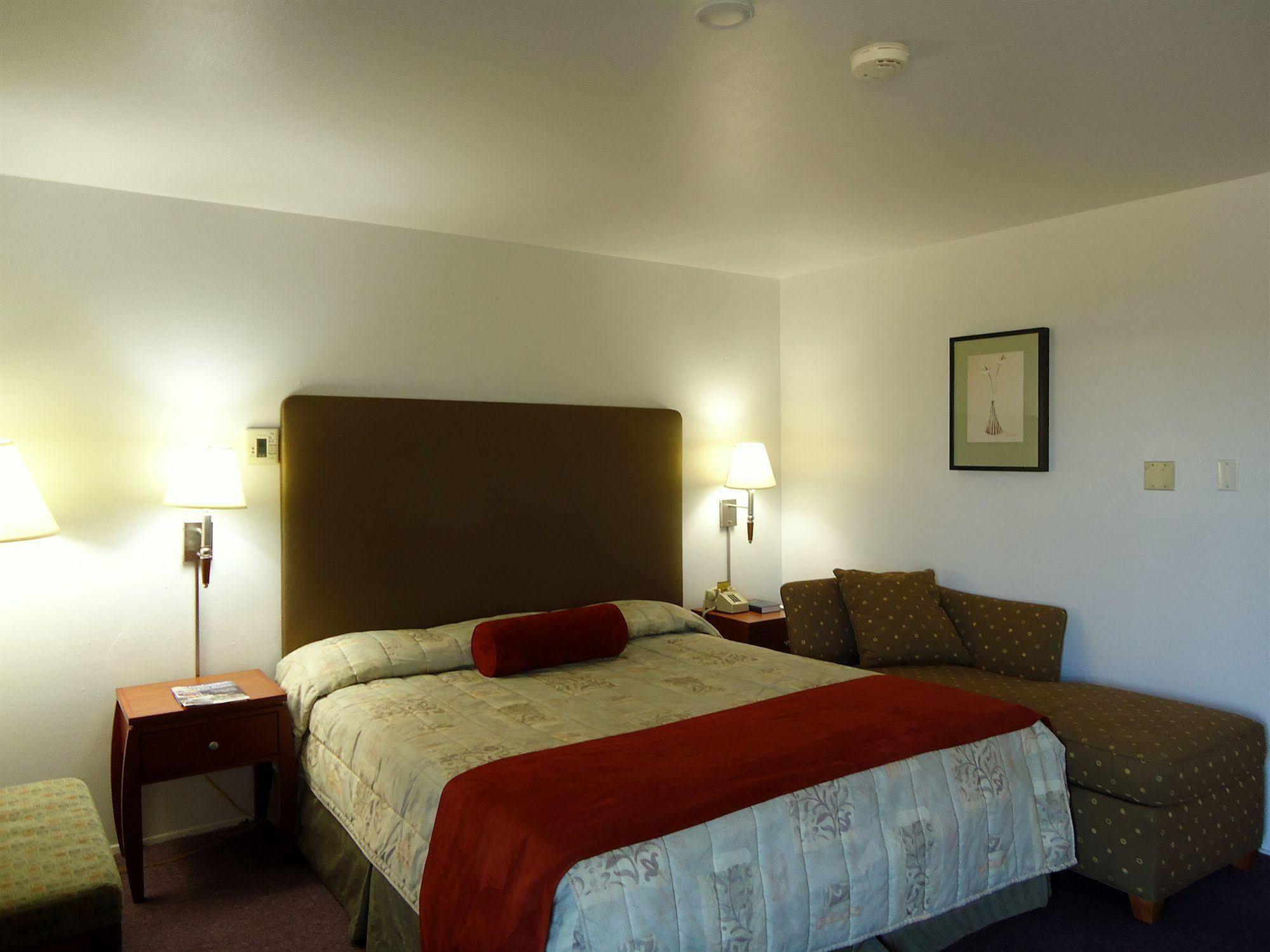 Maple Inn And Suites لوس بانوس المظهر الخارجي الصورة